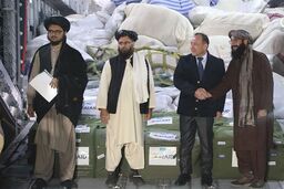 زلزله‌زدگان افغانستان در آستانه زمستان؛ قزاقستان با کمک ۱۸ تنی از راه رسید؟