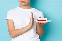 ۴ راهکار برای جلوگیری از هوس شبانه شیرینی