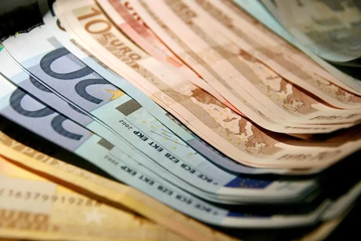 یورو و یوان: قاتلان دلار؛ آیا سلطه آمریکا به پایان می‌رسد؟