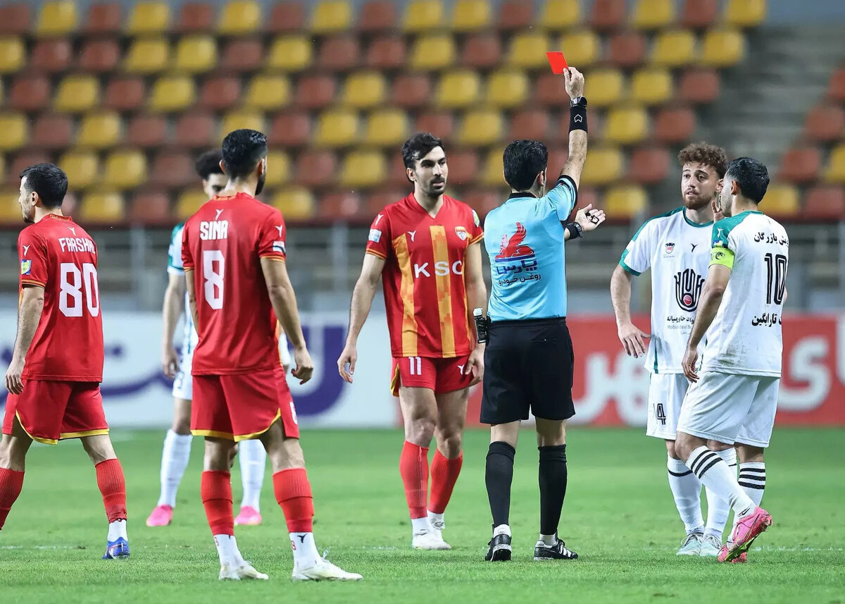فاجعه ذوب‌آهن؛ قهرمانی به پرسپولیس تعارف شد؟!