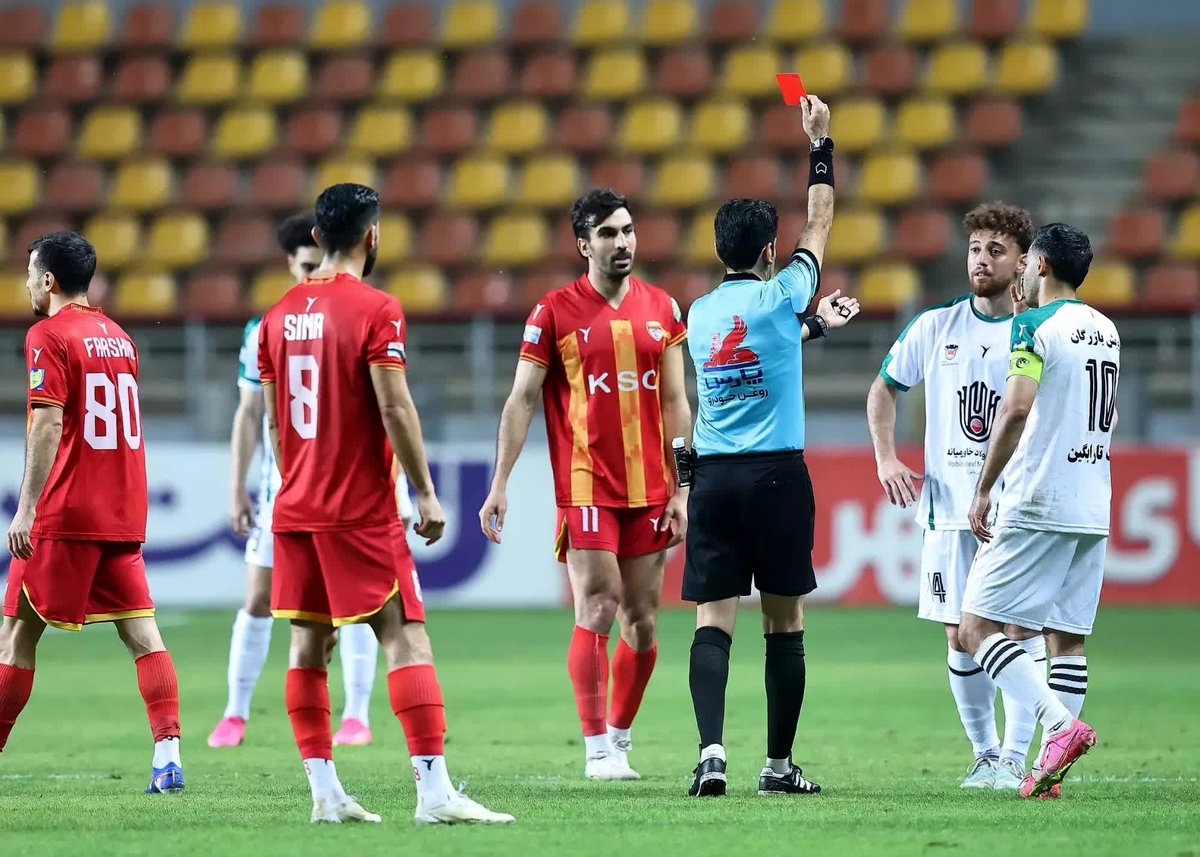 فاجعه ذوب‌آهن؛ قهرمانی به پرسپولیس تعارف شد؟!