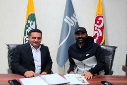 کیانی را اینگونه ندیده بودید! شوک ظاهر جدید سرمربی جنجالی بعثت در اولین تمرین (عکس)