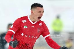 بمب خبری سیرجان: گل موشکی سرگیف، استادیوم را به آتش کشید!