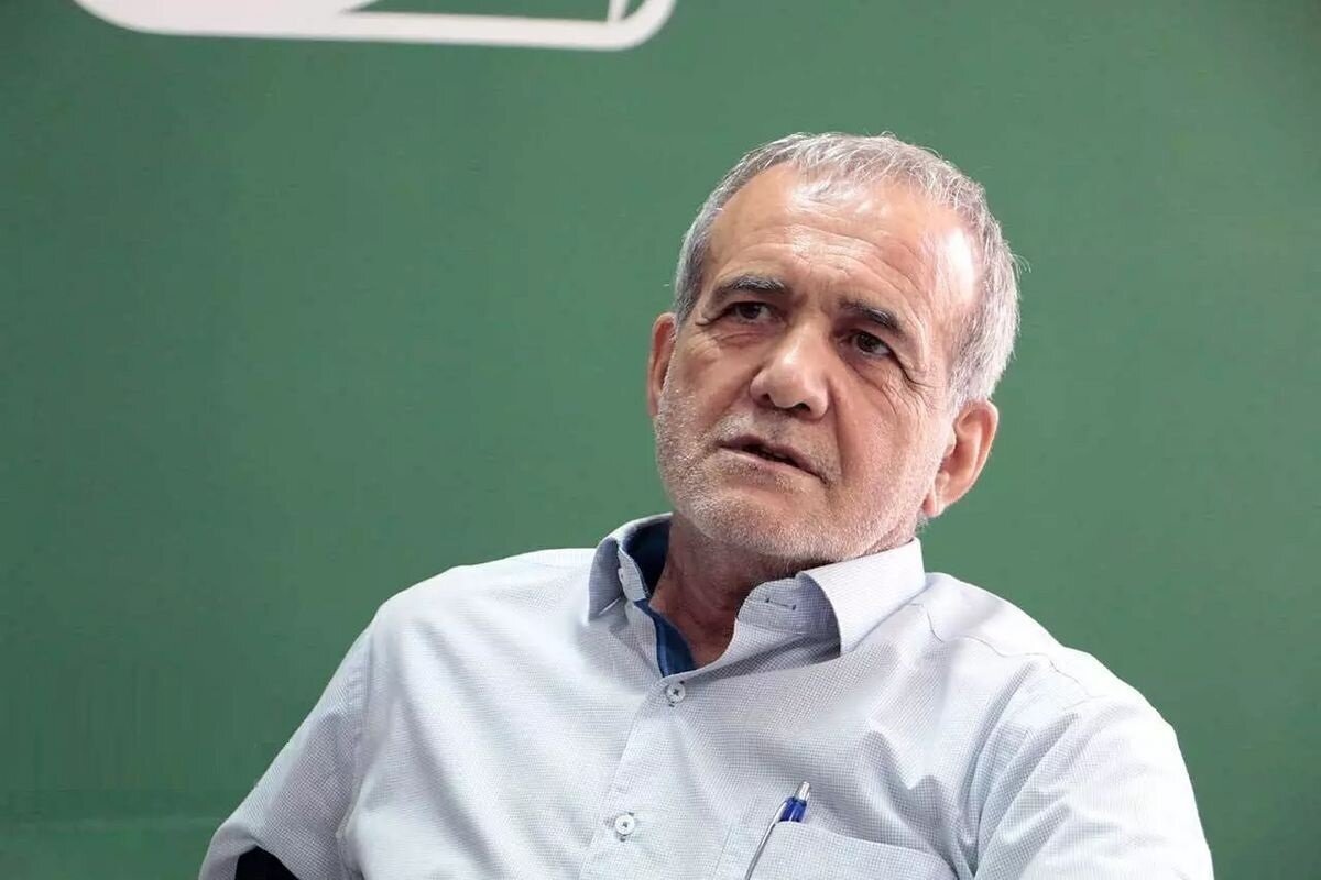 سوال عجیب پزشکیان از احمدی نژاد درباره گشت ارشاد!