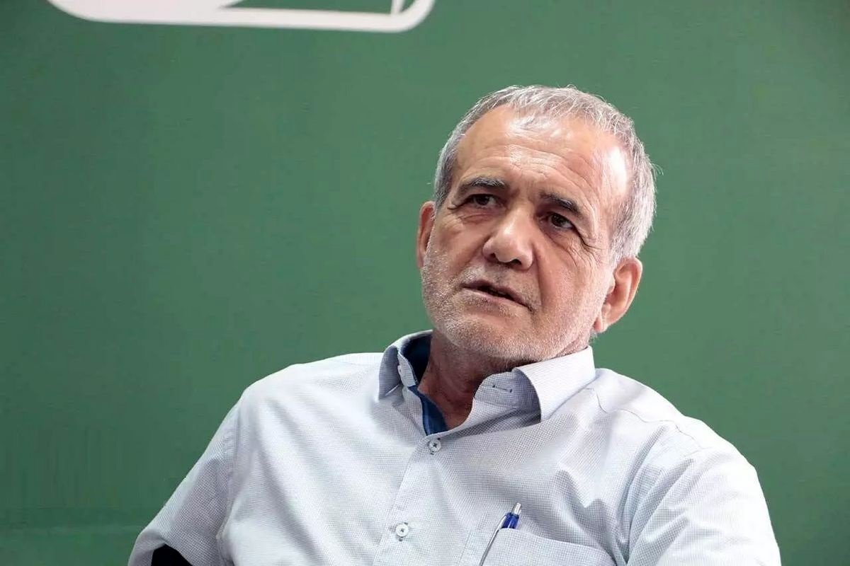 سوال عجیب پزشکیان از احمدی نژاد درباره گشت ارشاد!