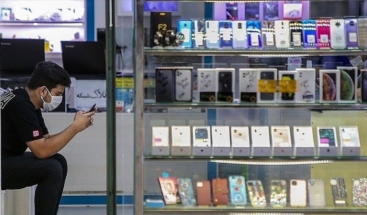 کارمندان این سازمان حتما باید آیفون داشته باشند