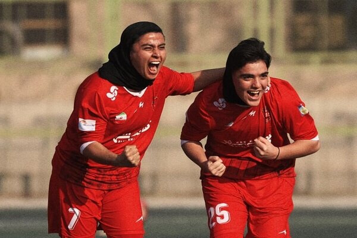 قمری: جو پرسپولیس صمیمی و حرفه‌ای است؛ با تمرکز موفق می‌شویم! 