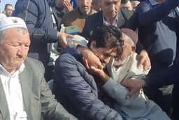 عکس جنجالی: فرهاد قائمی در آغوش پدر صابر کاظمی!
