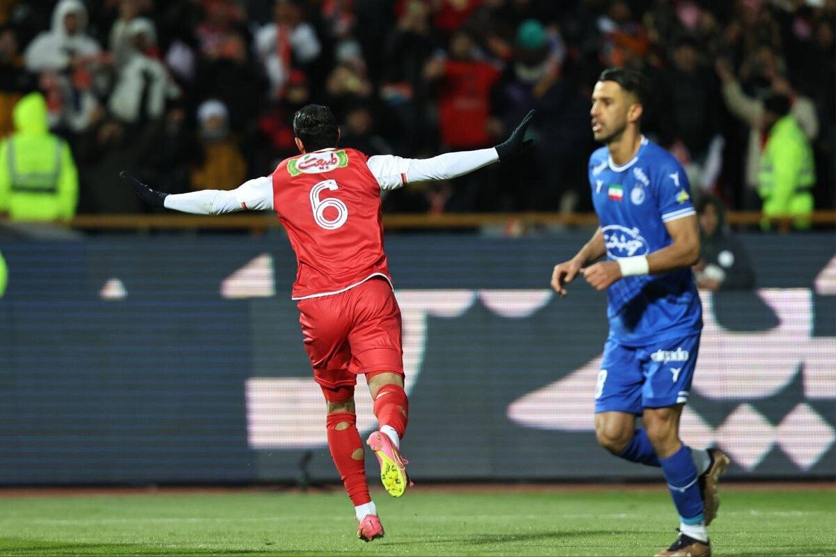 دربی تهران قربانی داوری شد/ پرسپولیس با چند پیروزی مشکوک در صدر جدول؟