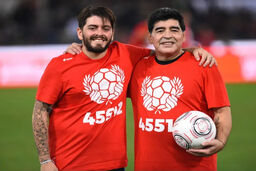 جنجال بی‌سابقه: پسر مارادونا دهان سرمربی اینتر را آب کشید!
