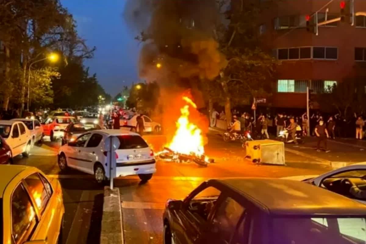 نسل‌سوزی نوجوانان در اعتراضات؟ ۱۷ درصد شرکت‌کنندگان، نوجوان بودند!