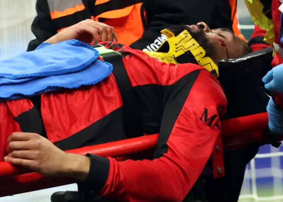 شوک به میلان! لوفتوس چیک مستقیم از زمین راهی بیمارستان شد!