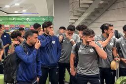 هیچکس چنین اعتراضی را در تاریخ فوتبال ایران ندیده بود! (عکس شوکه کننده)