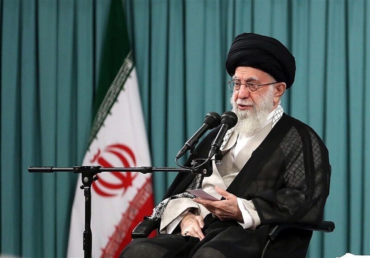 رهبری: گران شدن بی حساب ارز خارجی کار دشمن است