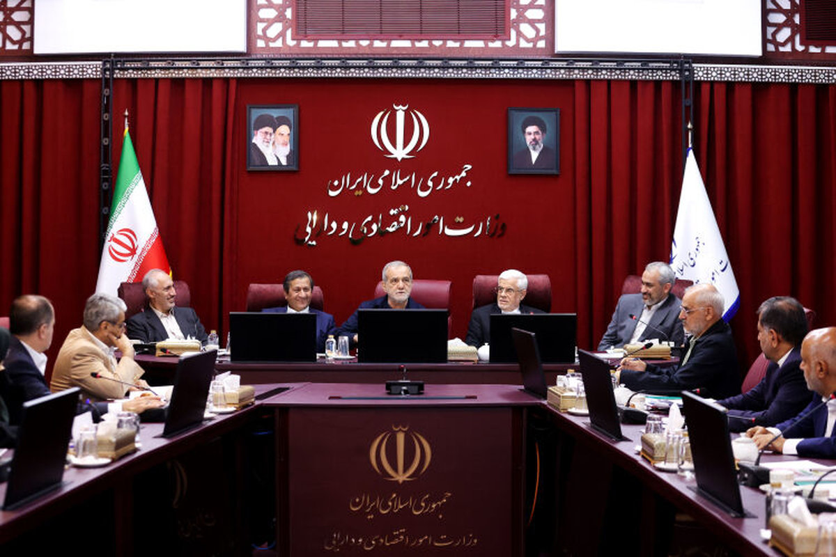 انتقاد تند رییس جمهوری از صدا و سیما/ رسانه ملی حق ندارد نسبت به عملکرد دولت سیاه‌نمایی کند