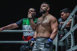 جنون یا نبوغ؟ امیر علی‌اکبری، قهرمان کشتی، در رینگ بوکس آماتور!