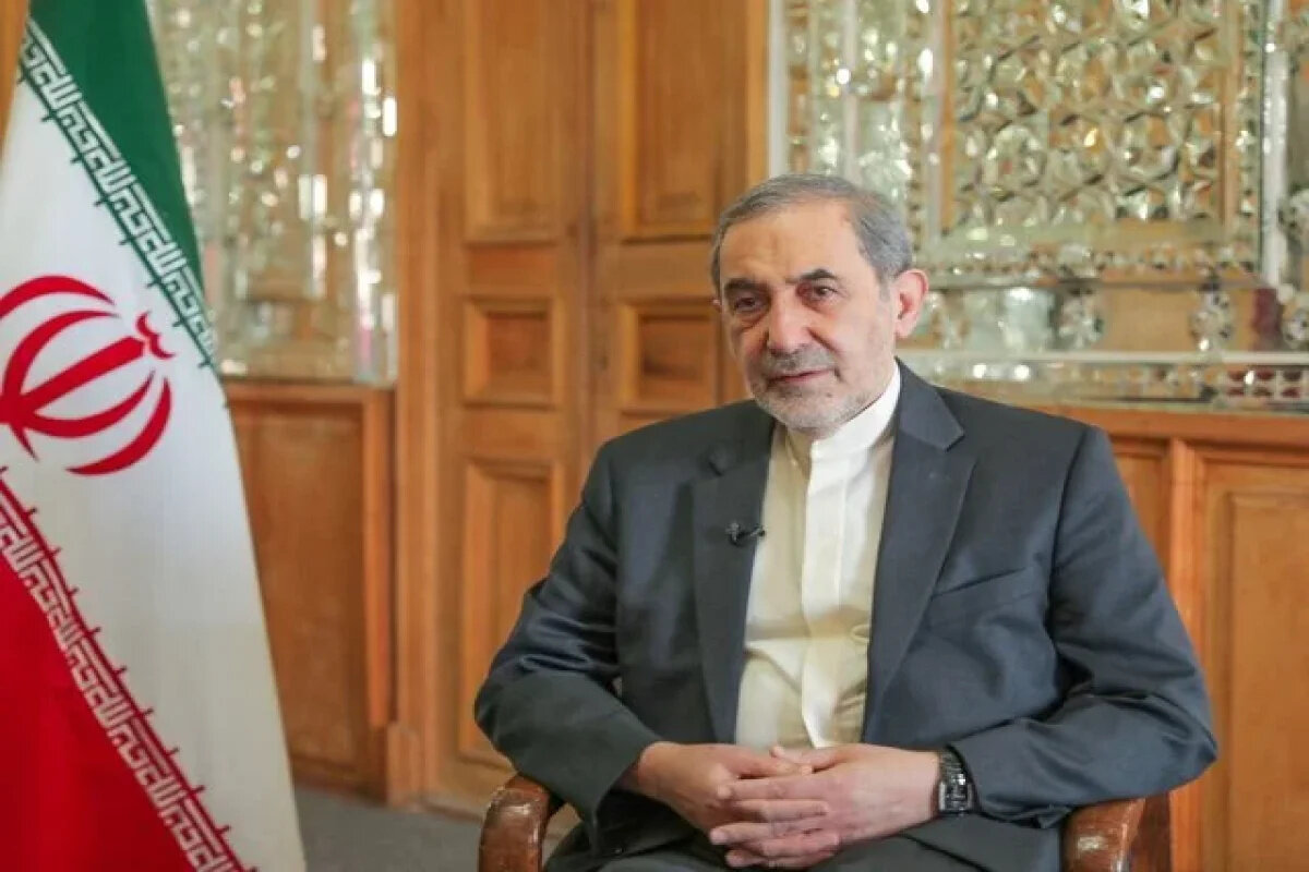 ولایتی: تهران آماده درهم کوبیدن هر متجاوز!