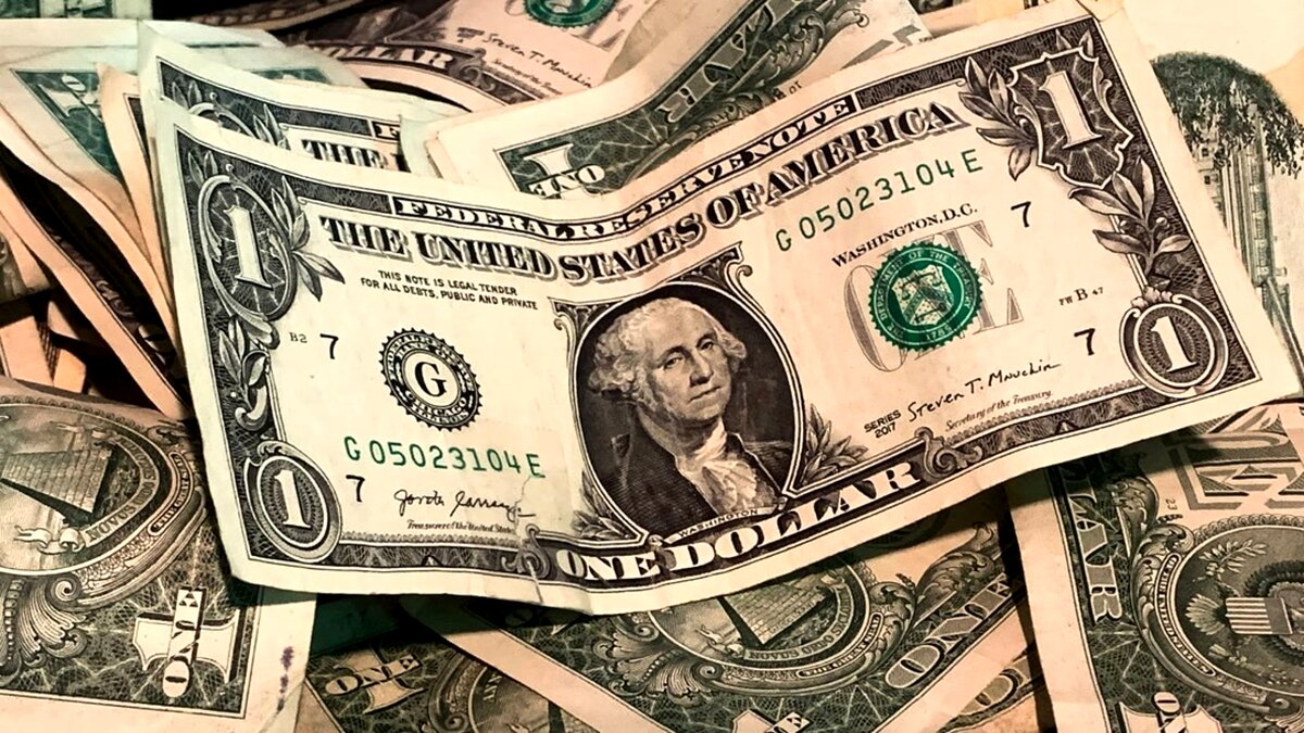 زلزله ۱۵ پتروشیمی در بازار دلار: آیا قیمت‌ها شکسته می‌شود؟